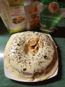 Krémes rakott palacsinta vanília öntettel